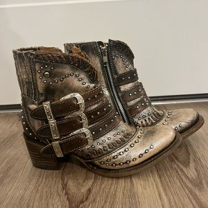 Savannah Ankle boot! Worn 3 times. Size 7
